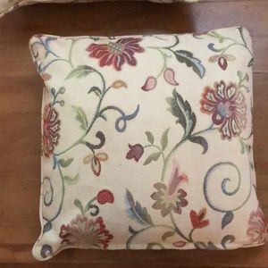 Floral throw pillows 1pair